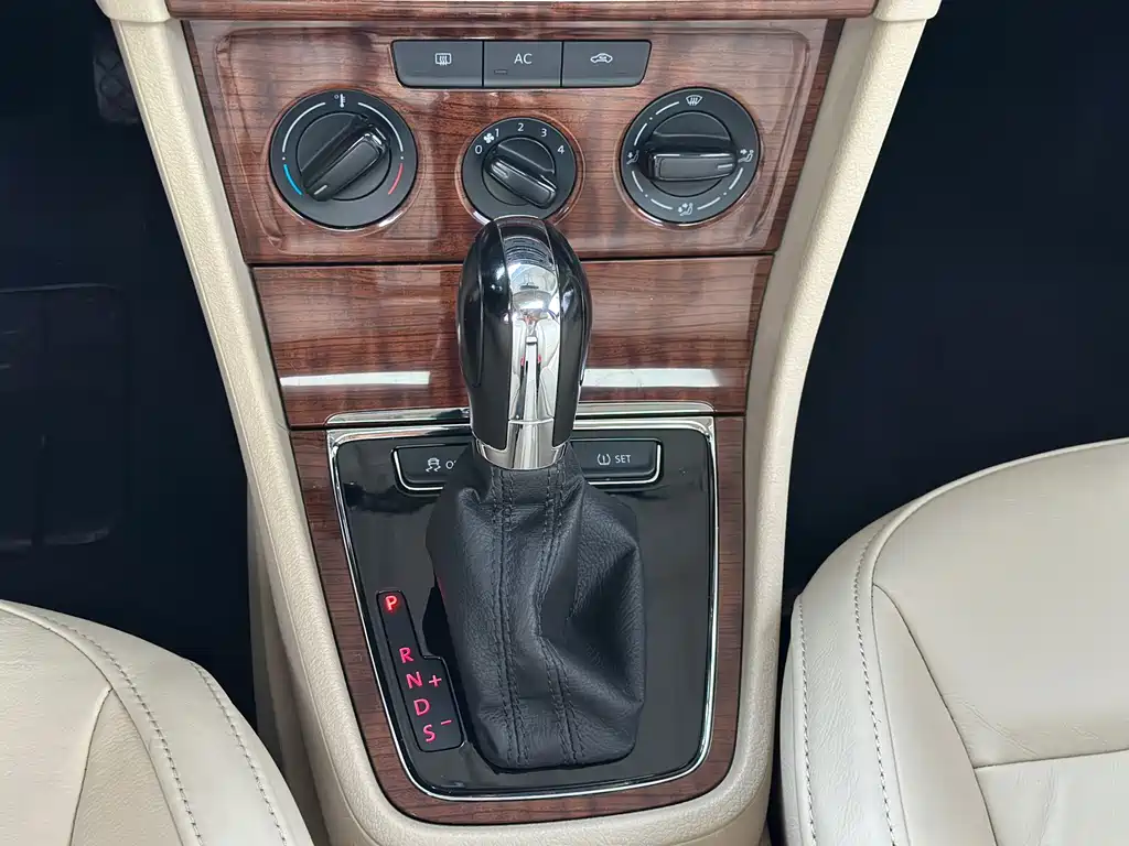 Volkswagen Lavida — миниатюра 10