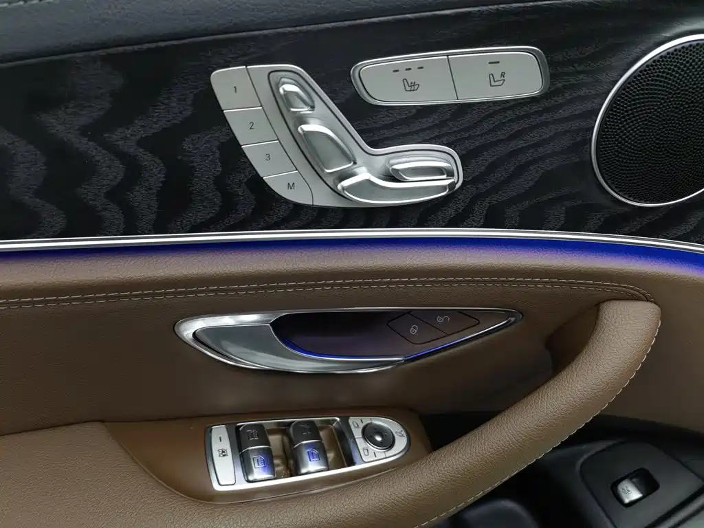 Mercedes-Benz E-Class — миниатюра 9
