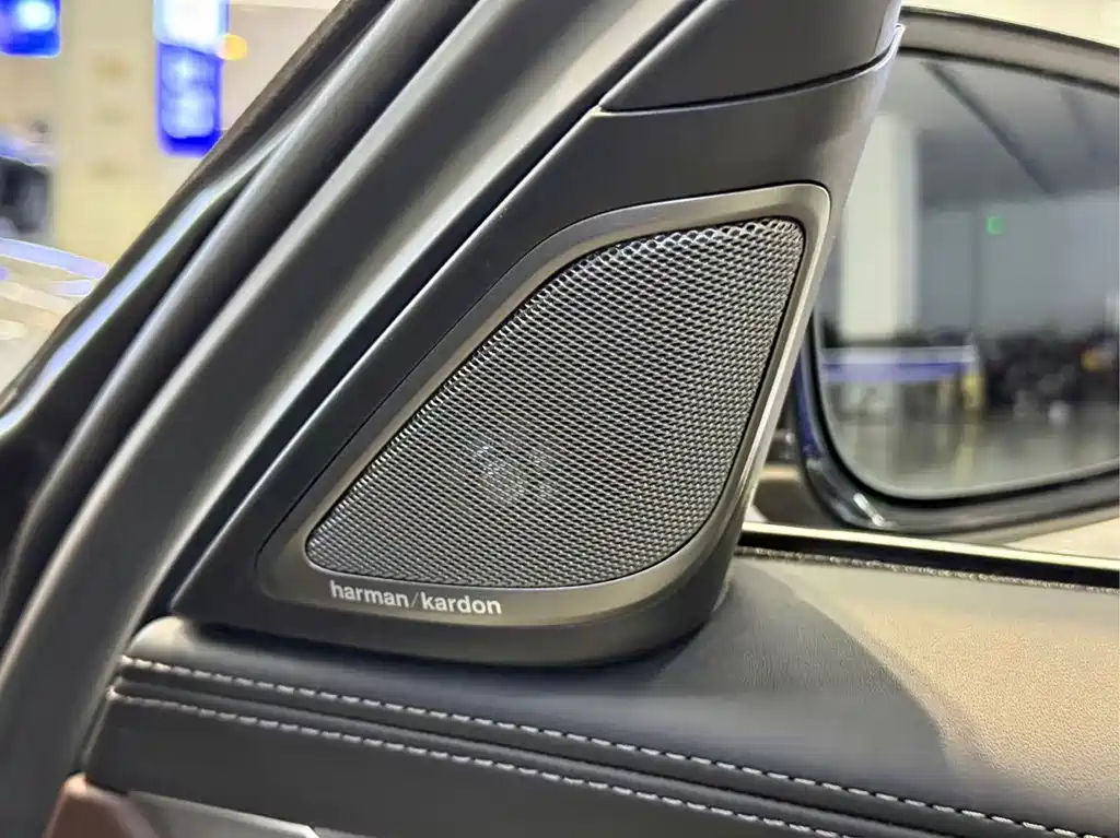 BMW 7 Series — миниатюра 13