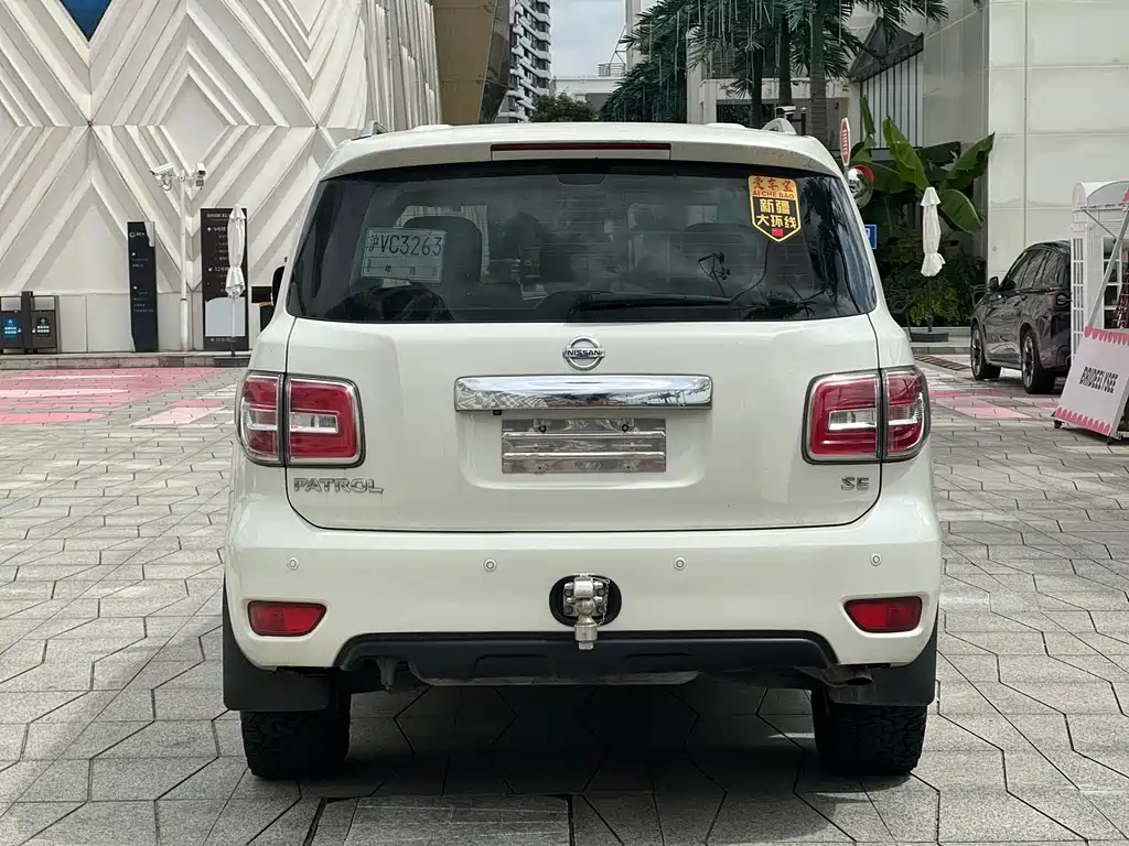 Nissan Patrol — миниатюра 5