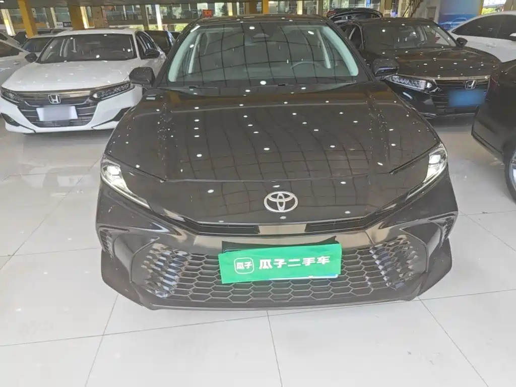Toyota Camry — миниатюра 3