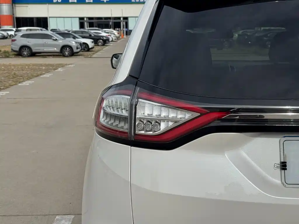 Ford Edge — миниатюра 27