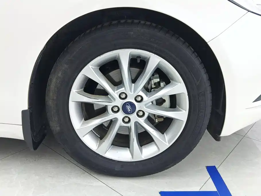 Ford Mondeo — миниатюра 6