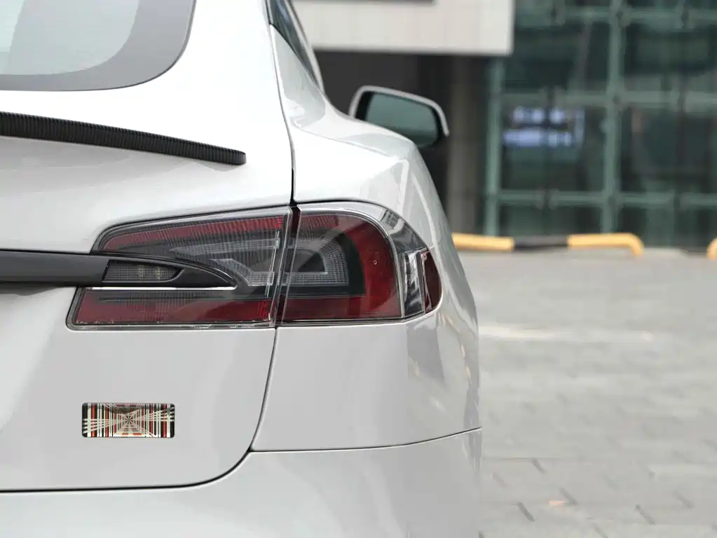 Tesla Model S — миниатюра 19