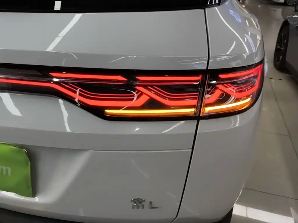 BYD L DM-i — миниатюра 8