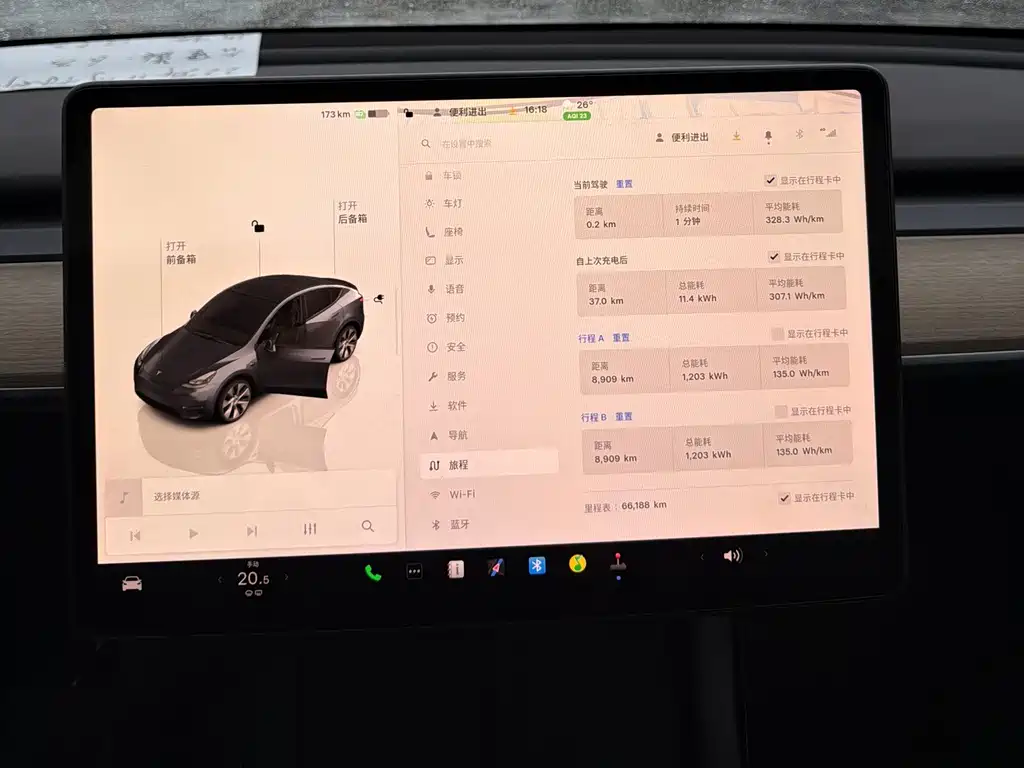 Tesla Model Y — миниатюра 9