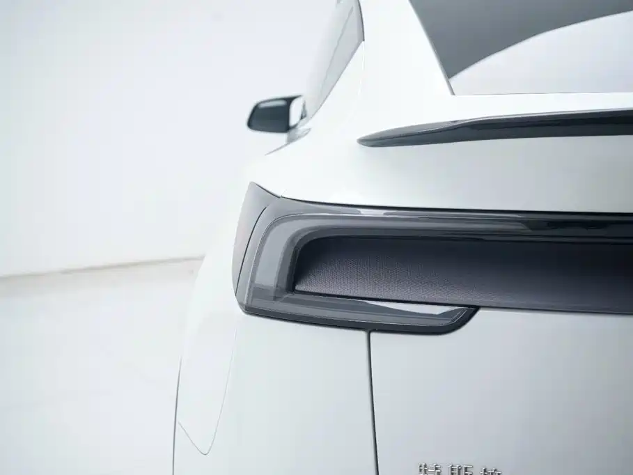 Tesla Model Y — миниатюра 13