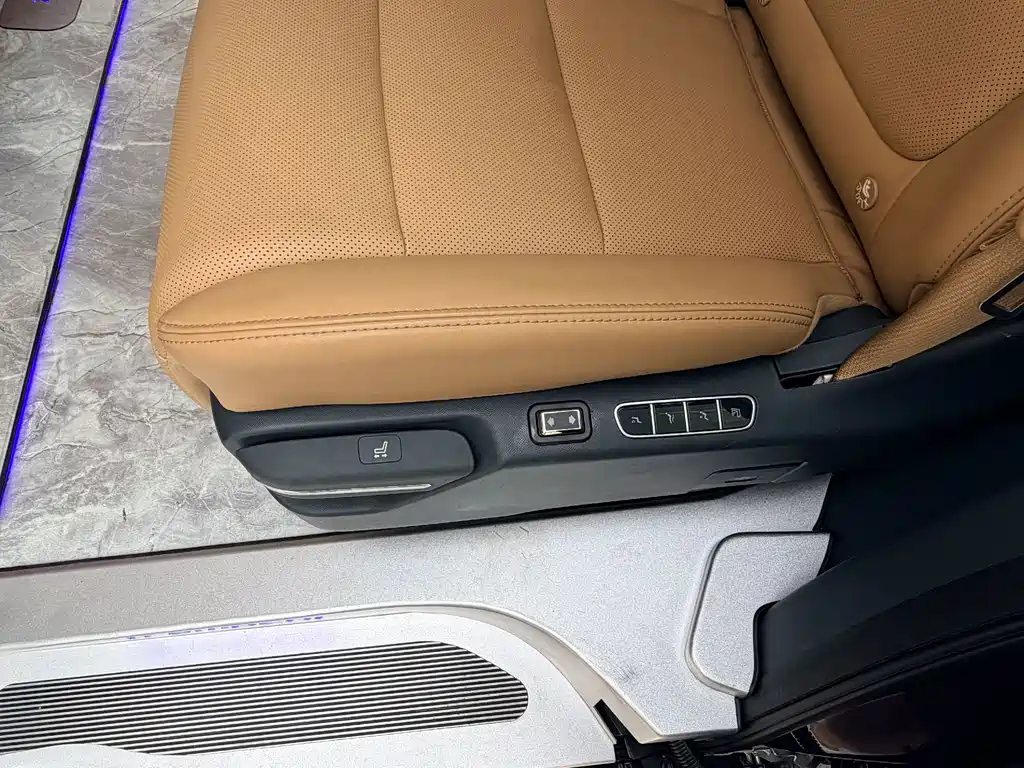 GAC Motor Trumpchi E8 PHEV — миниатюра 13