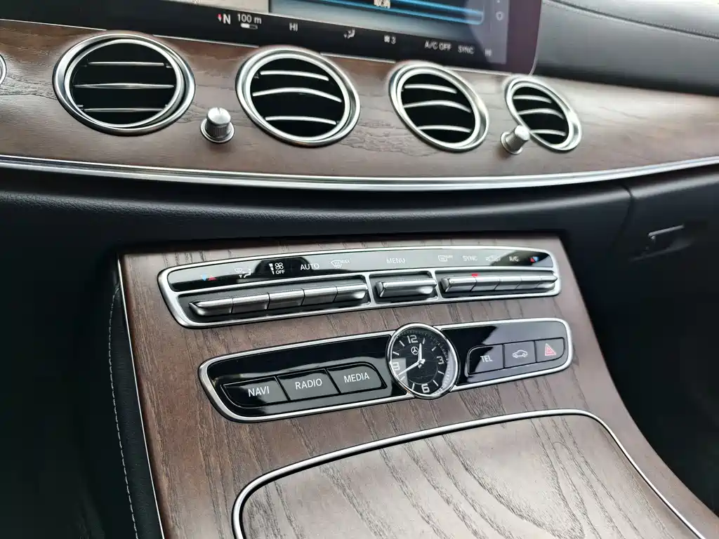 MERCEDES-BENZ E CLASS