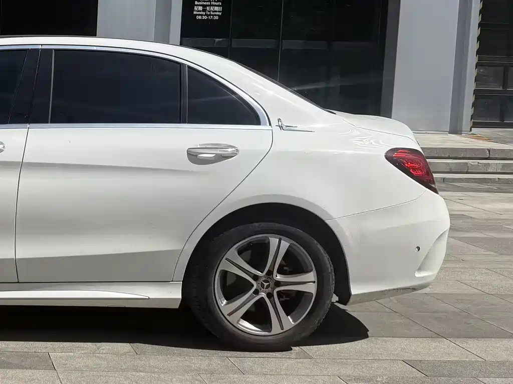 Mercedes-Benz C-Class — миниатюра 12