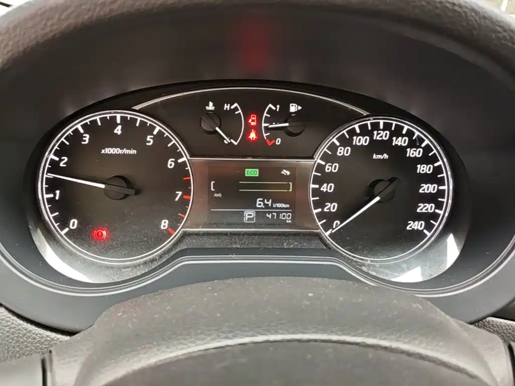 Nissan Tiida — миниатюра 12