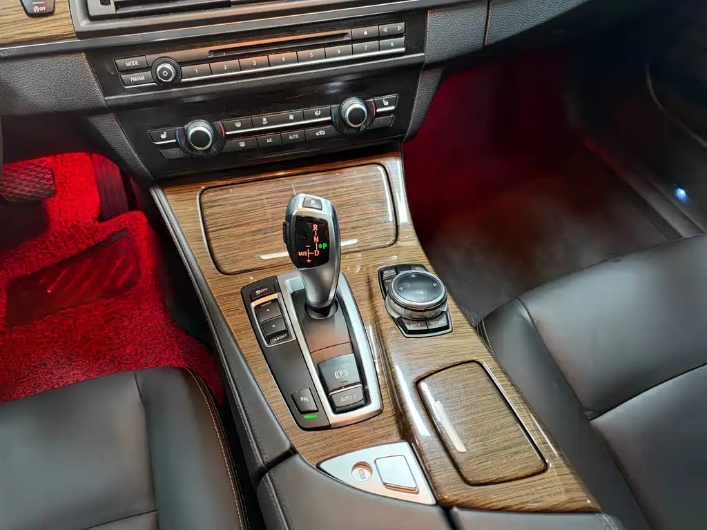BMW 5 Series — миниатюра 16