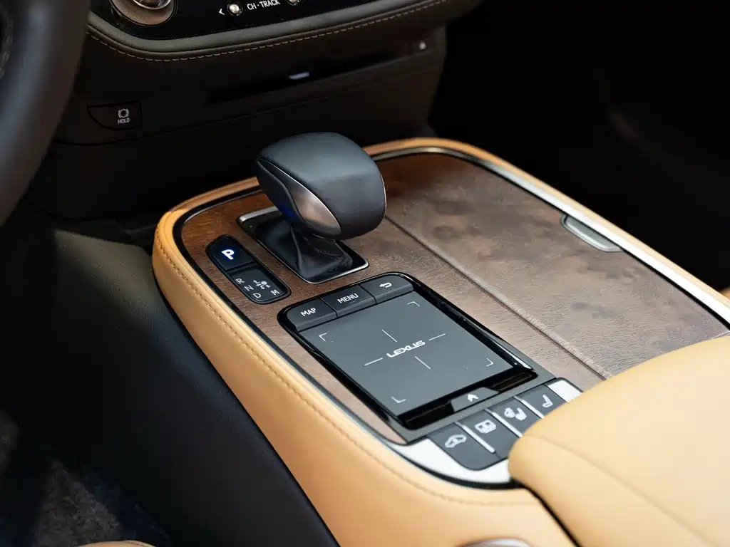 Lexus LS — миниатюра 15