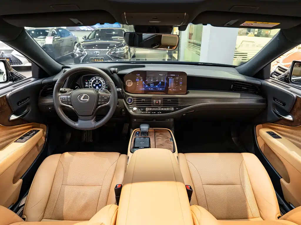 Lexus LS — миниатюра 13