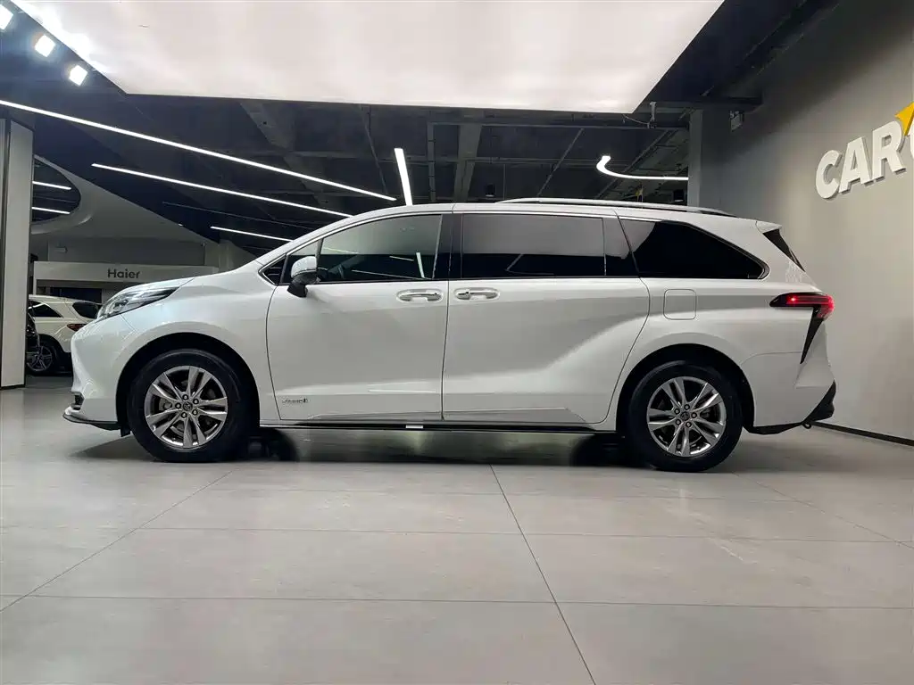 TOYOTA SIENNA