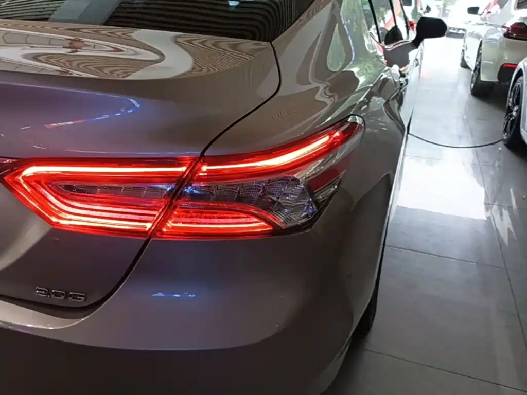Toyota Camry — миниатюра 8