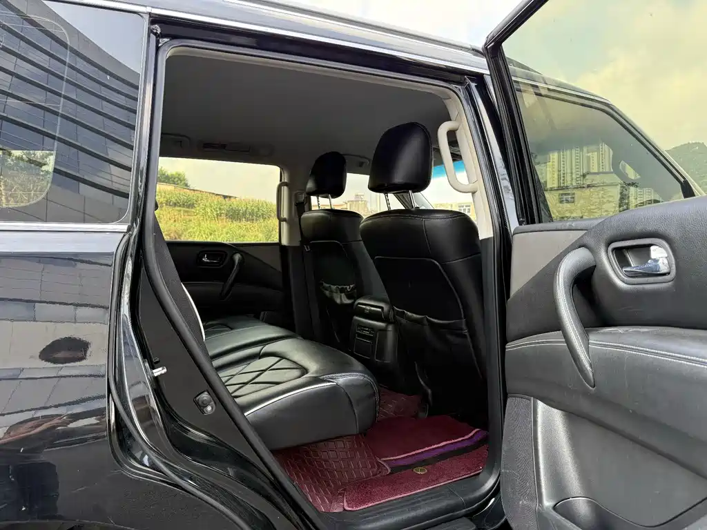 Nissan Patrol — миниатюра 6
