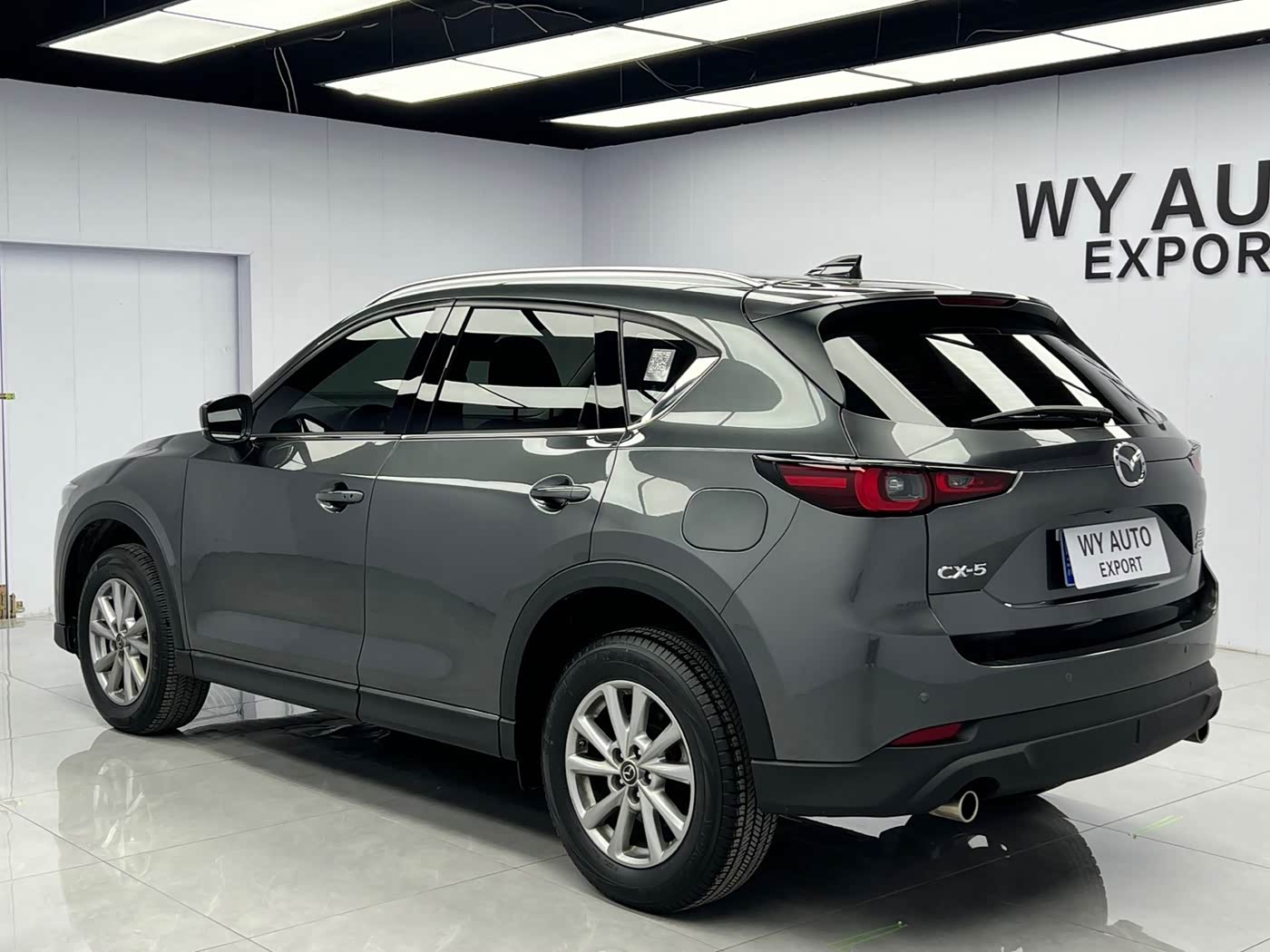 Mazda CX-5 2.0 л 2022 г. Серебристо-серый, пробег 26000 км