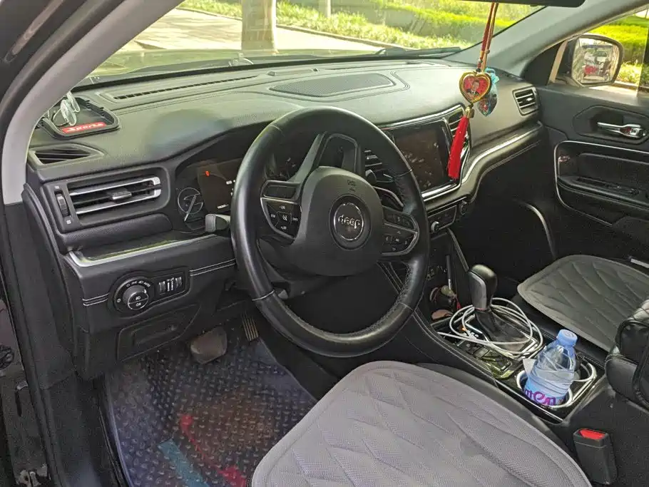 Jeep Commander PHEV — миниатюра 12