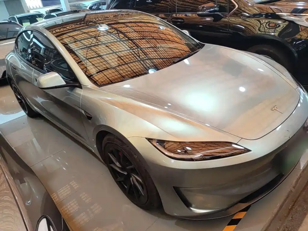 Tesla Model 3 — миниатюра 4