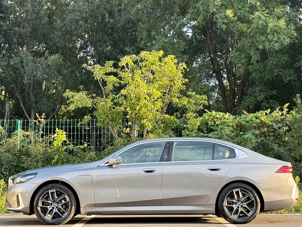 BMW i5 — миниатюра 7