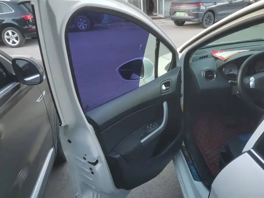 Peugeot 408 — миниатюра 7