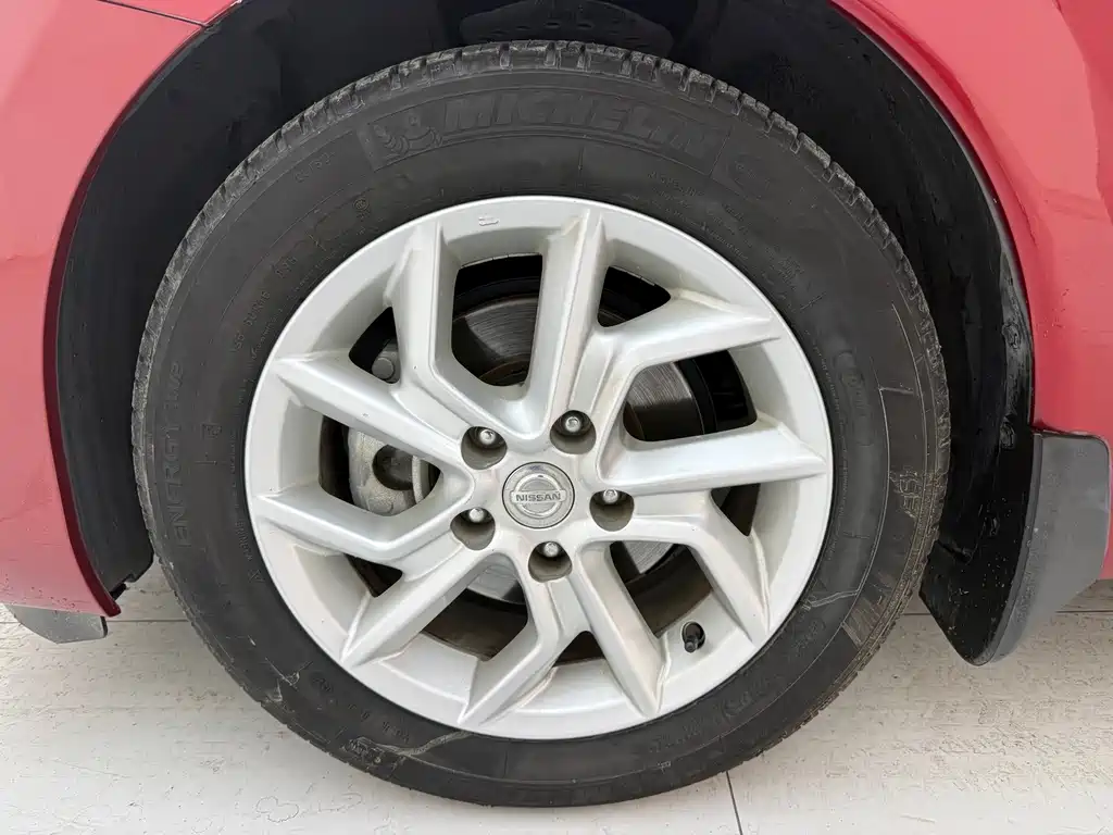 Nissan Tiida — миниатюра 16
