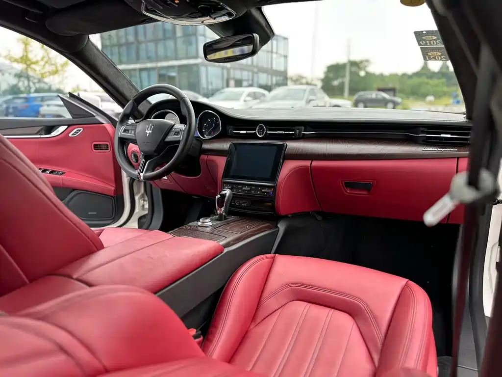 Maserati Quattroporte — миниатюра 16