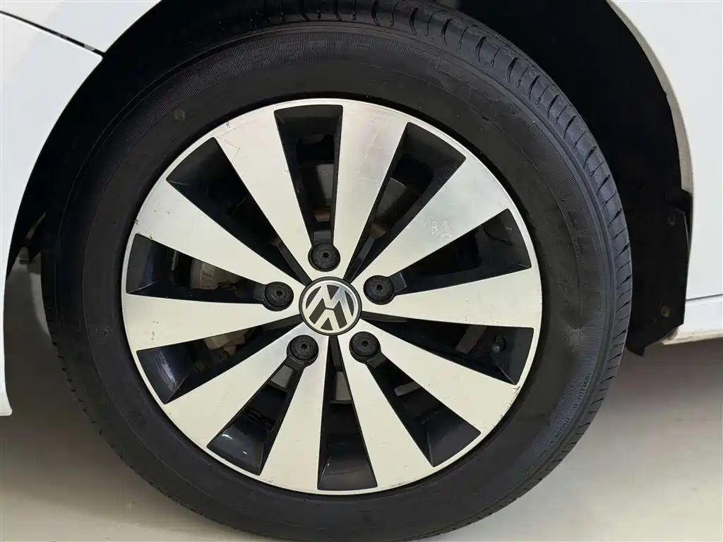 Volkswagen Sagitar 2018 1.6L AT Comfort