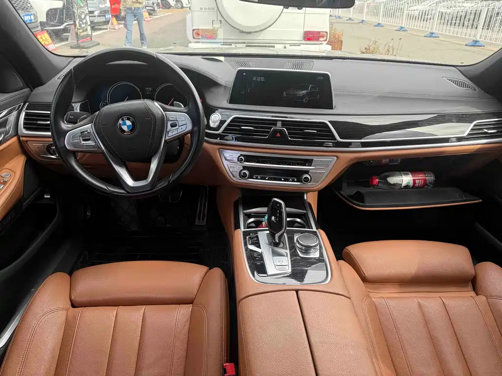 BMW 7 Series — миниатюра 6