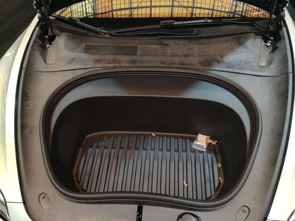 Tesla Model 3 — миниатюра 20