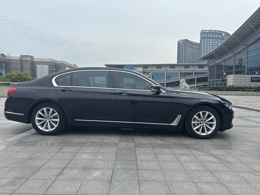 BMW 7 Series 7 2016 730Li Lead