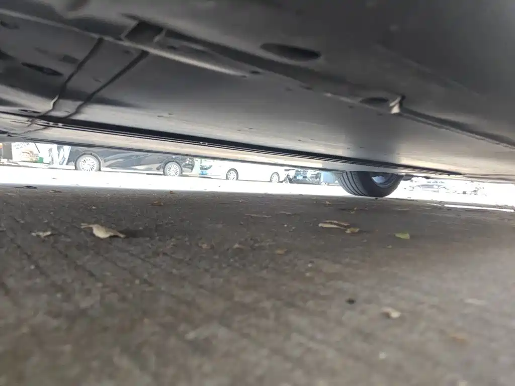 Tesla Model Y — миниатюра 18