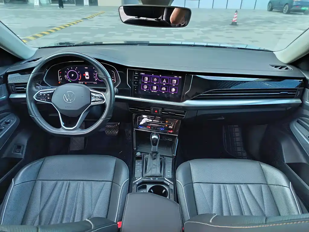 Volkswagen Passat 2022 330TSI Luxury