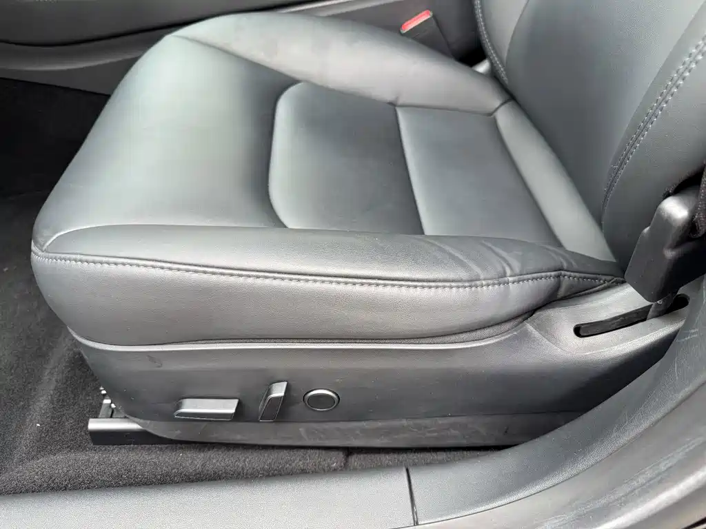 Tesla Model 3 — миниатюра 30