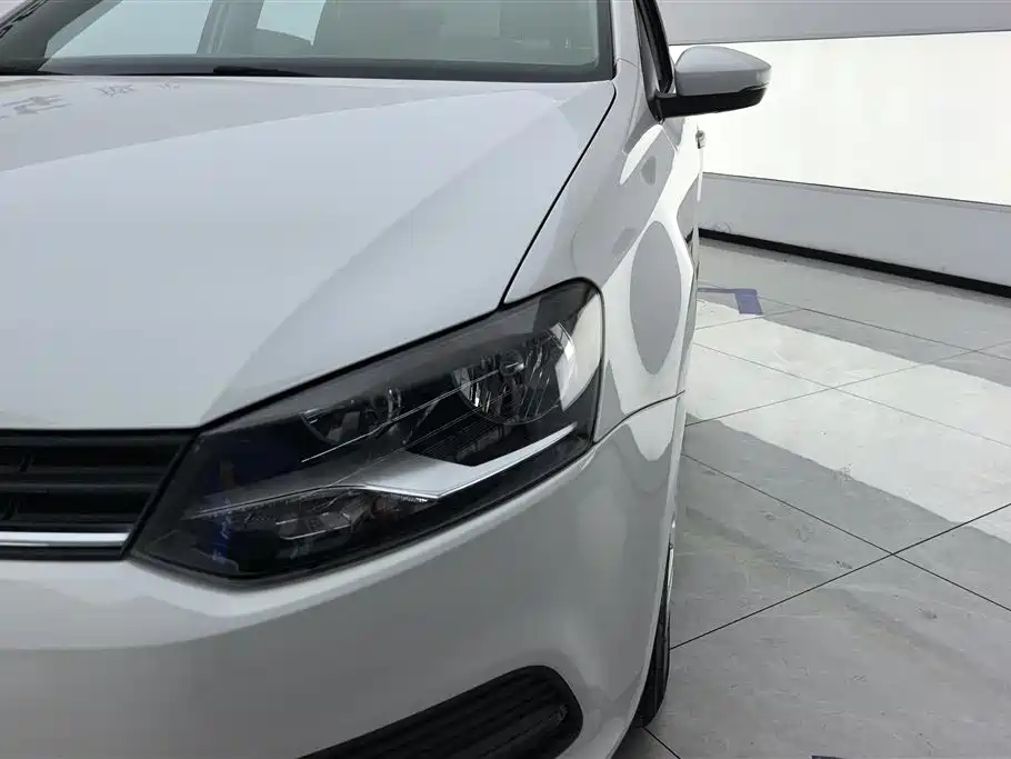 Volkswagen Polo 2016 1.4L MT