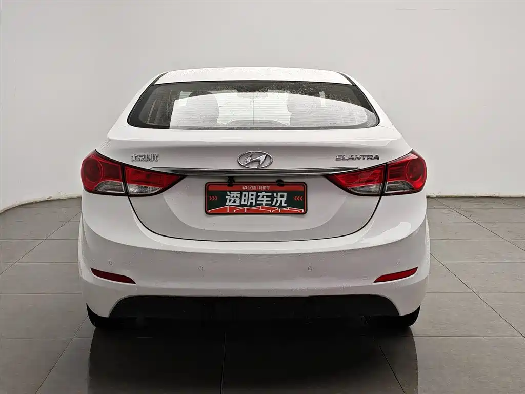 Hyundai Elantra 2015 1.6L MT Lead