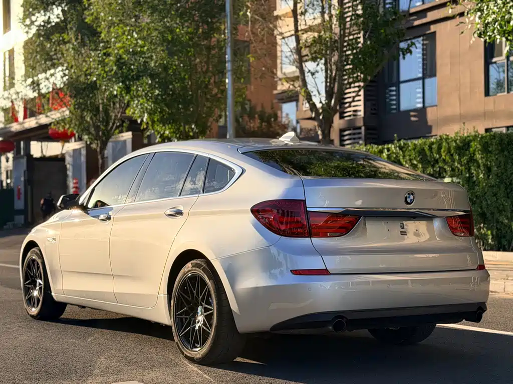 BMW 5 Series GT — миниатюра 4