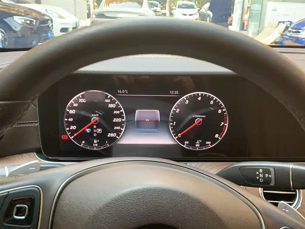 MERCEDES-BENZ E CLASS