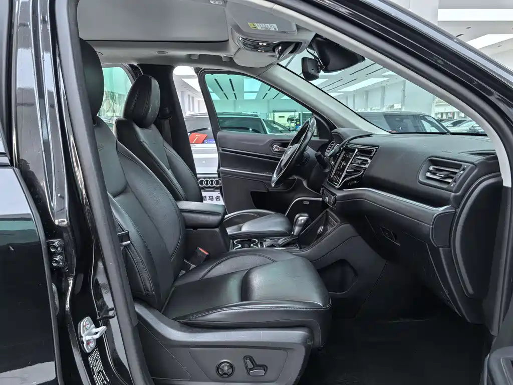 JEEP GRAND COMMANDER