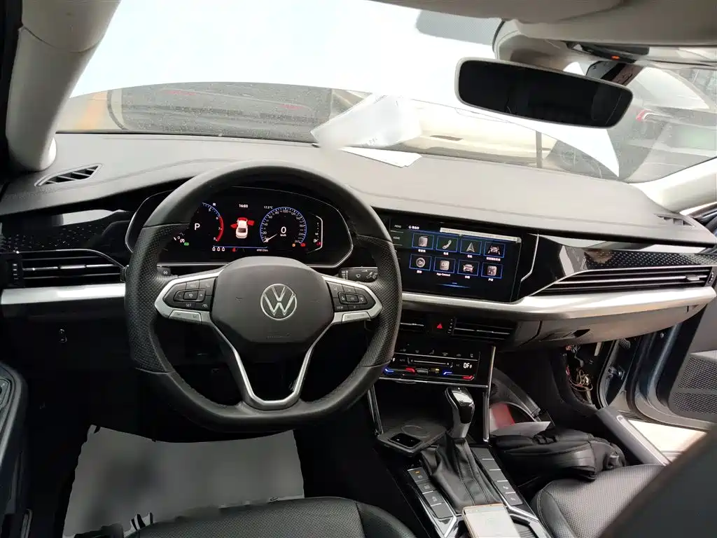Volkswagen Passat 2022 330TSI Luxury