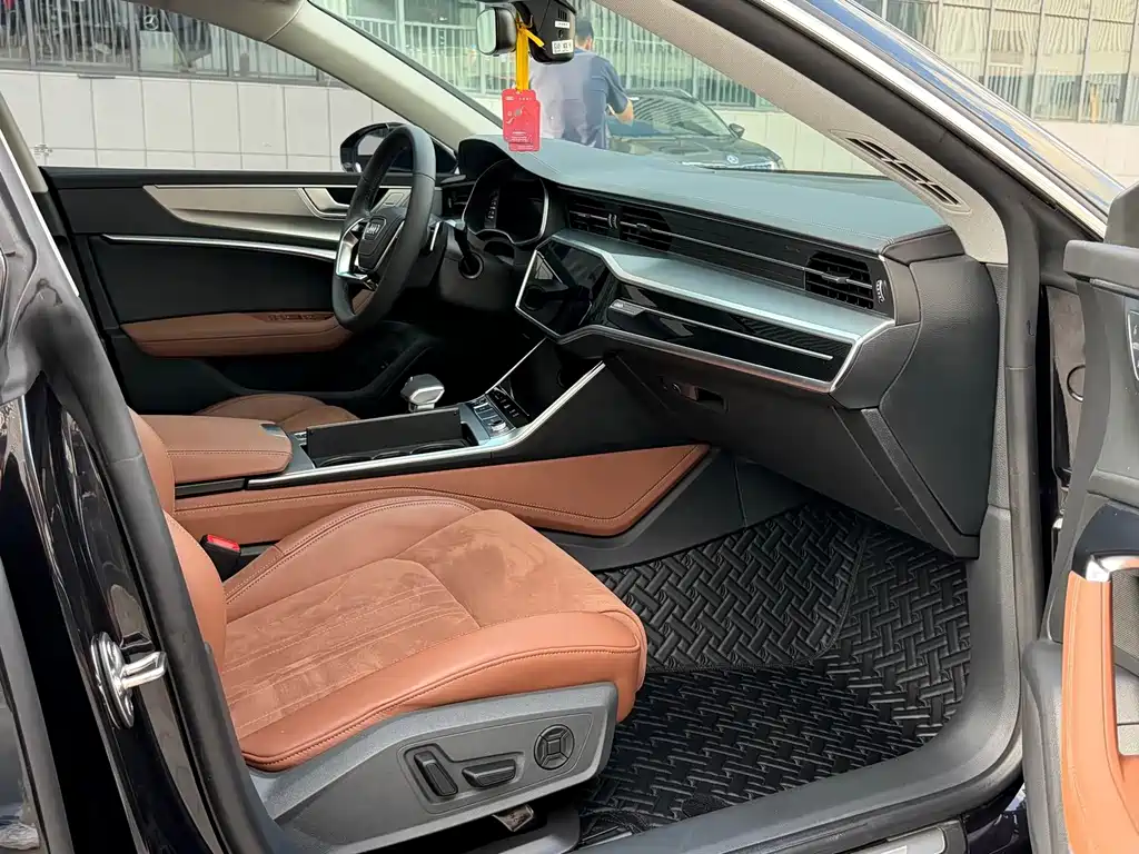 Audi A7L — миниатюра 10