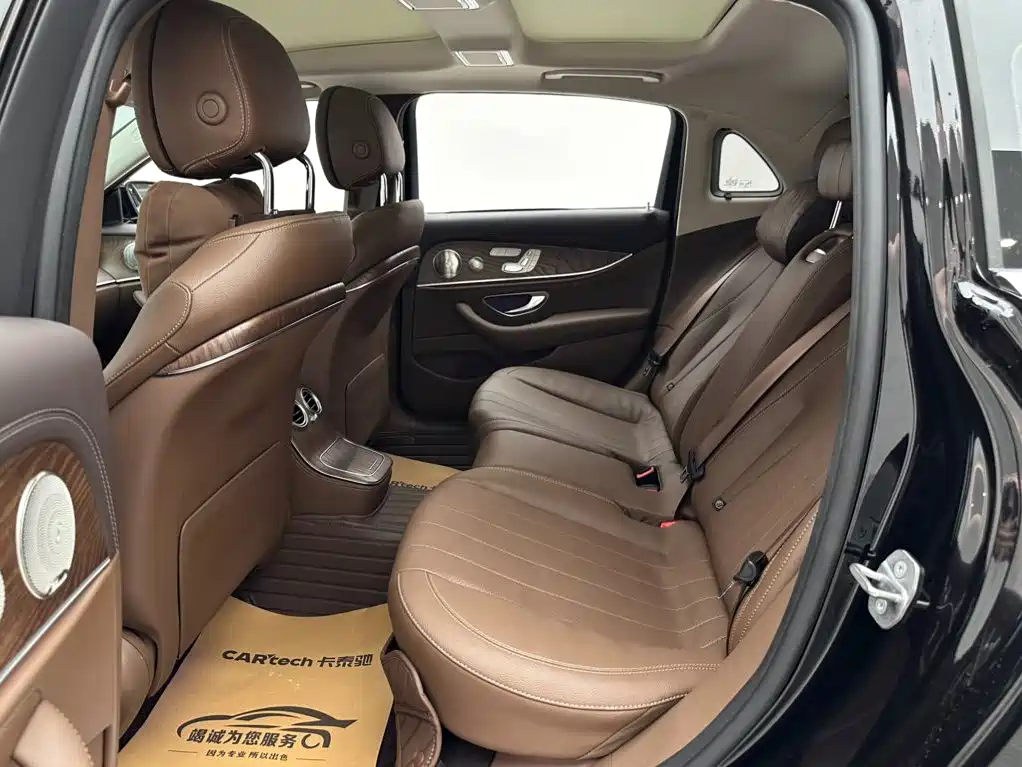 Mercedes-Benz E-Class — миниатюра 9