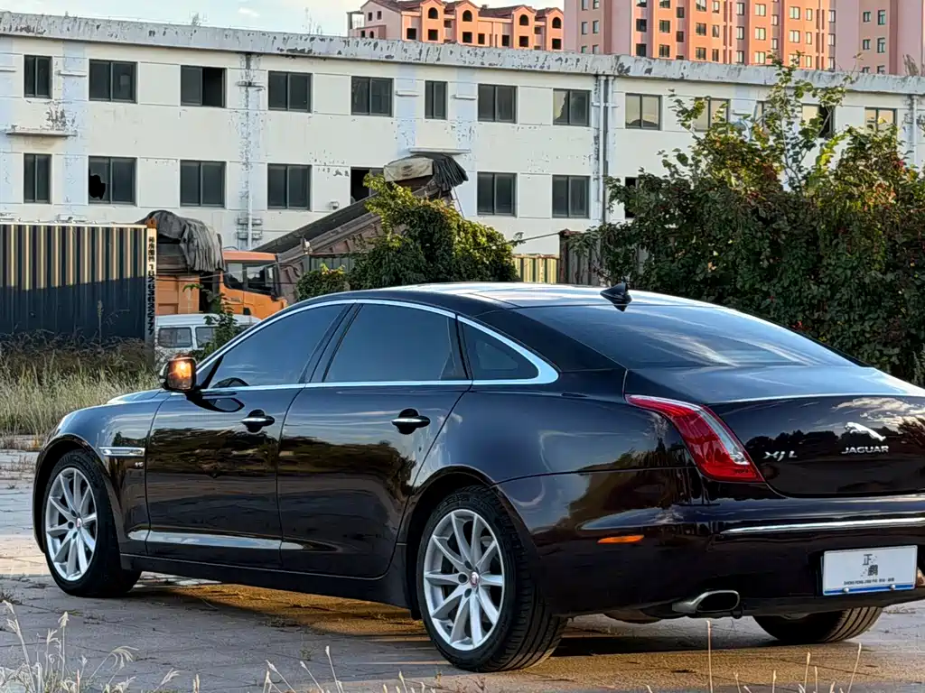Jaguar XJ — миниатюра 4