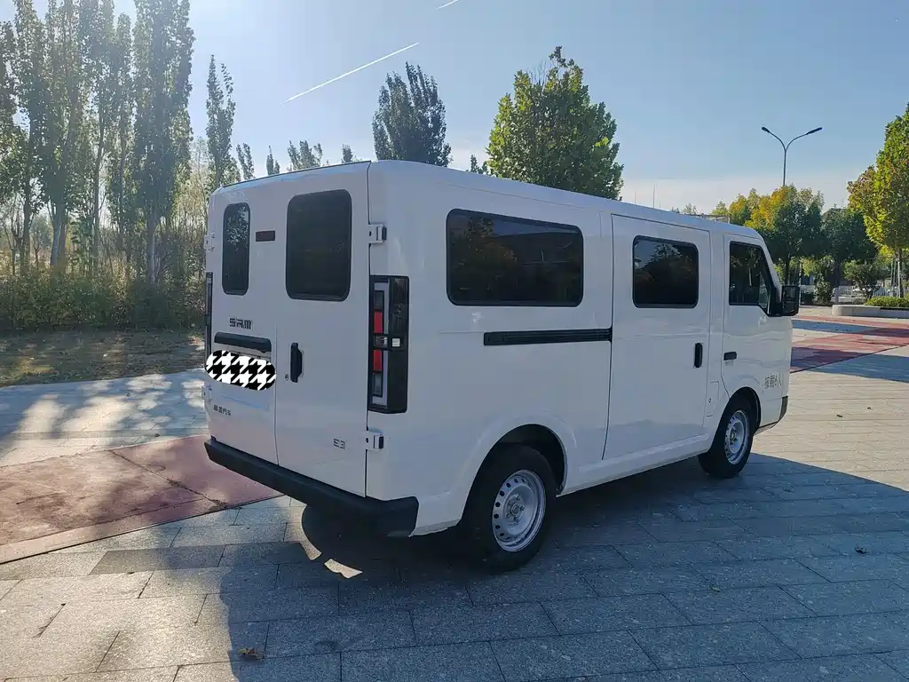 SRM Xinyuan E3 — миниатюра 5