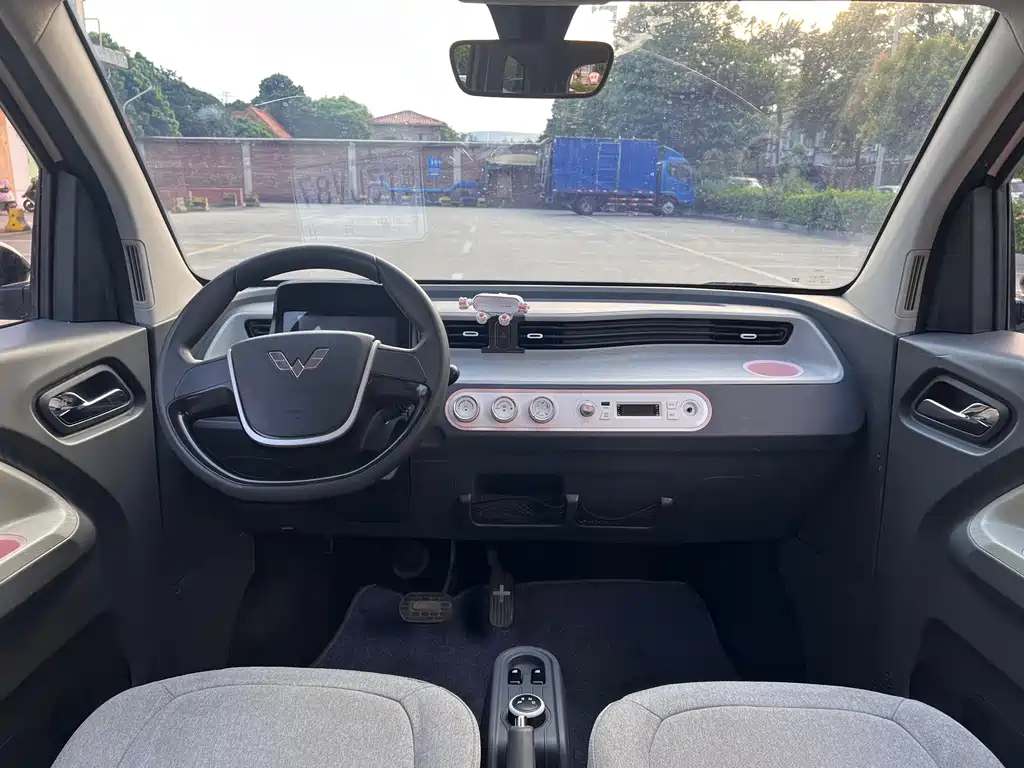 Wuling MINIEV — миниатюра 11