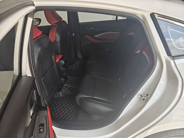 MG MG5 1.5 л 2024 г. Белый, пробег 21000 км