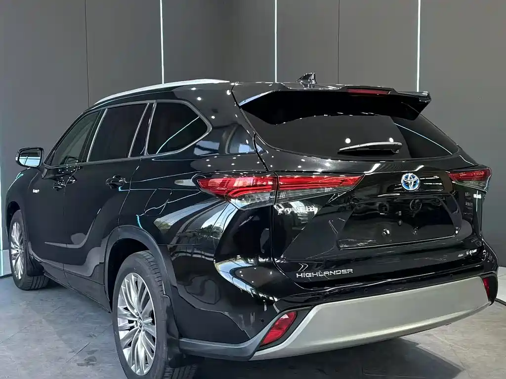 Toyota Highlander 2022 2.5L Luxury 7 мест