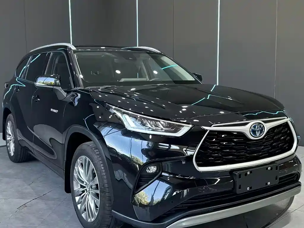 Toyota Highlander 2022 2.5L Luxury 7 мест