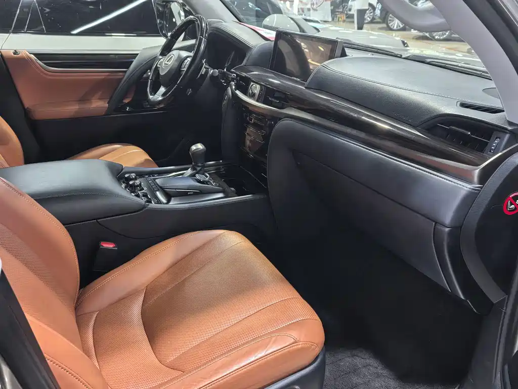 Lexus LX — миниатюра 6